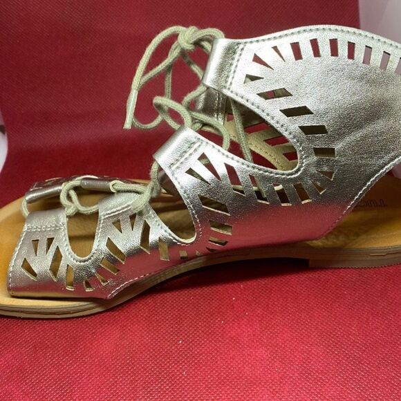 Tucker & Tate Ayva Perforated Sandal (2) - Picture 7 of 15